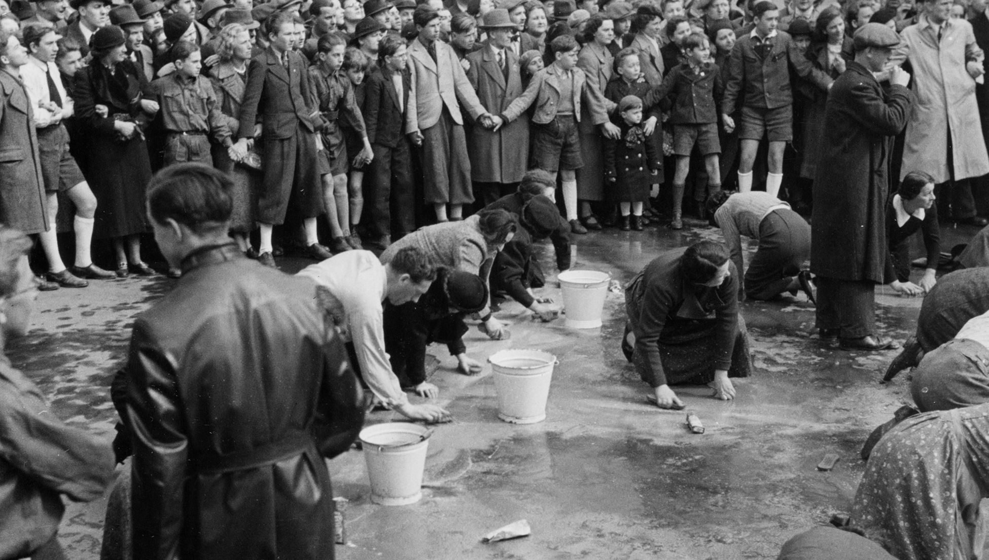 The rise of the bystander as a complicit historical actor | Psyche
